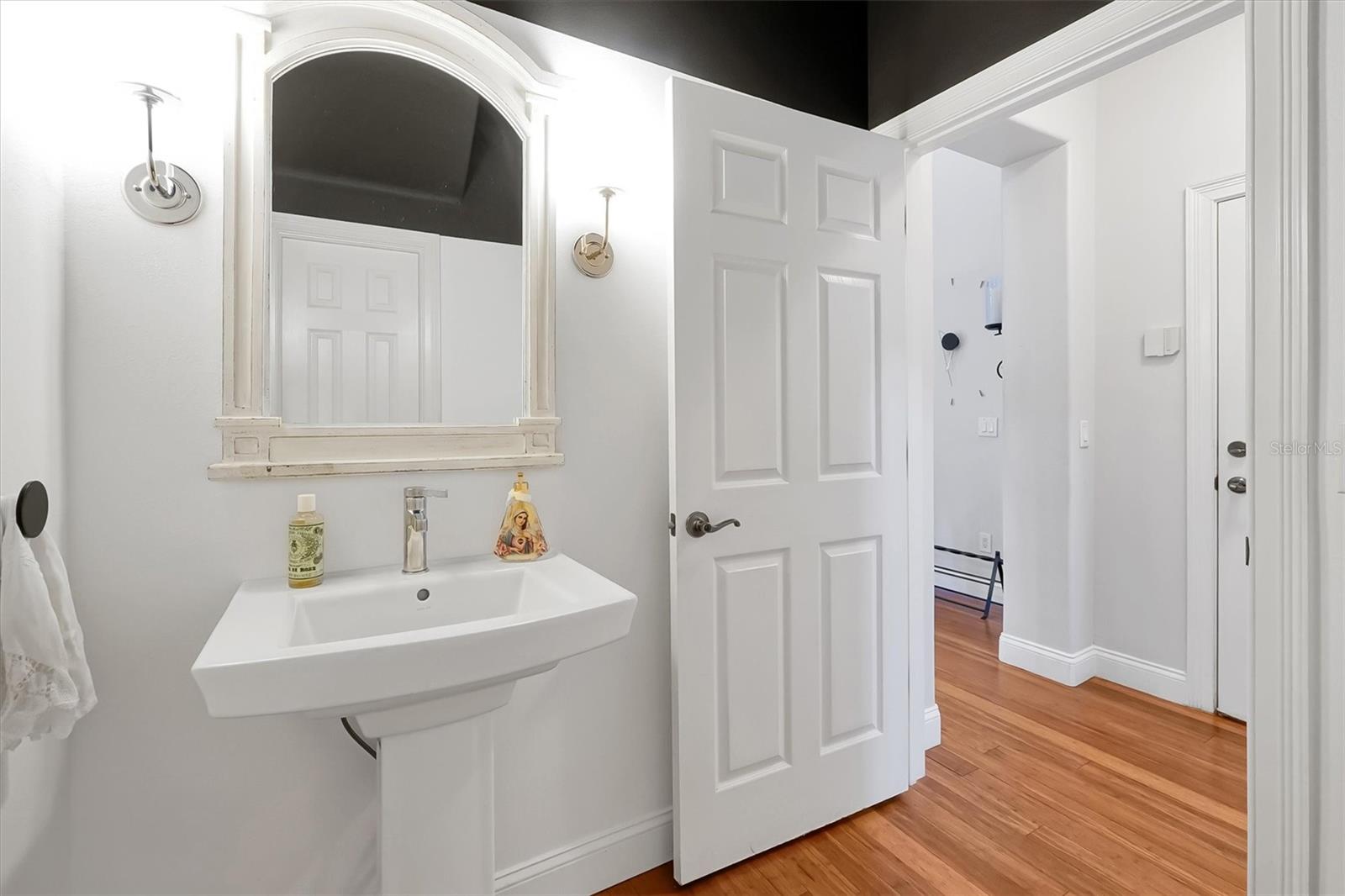 Image 17 of 59 For 7259 Regina Way