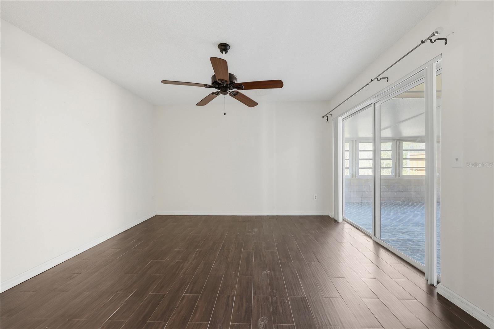 Image 18 of 44 For 1005 Delnova Lane