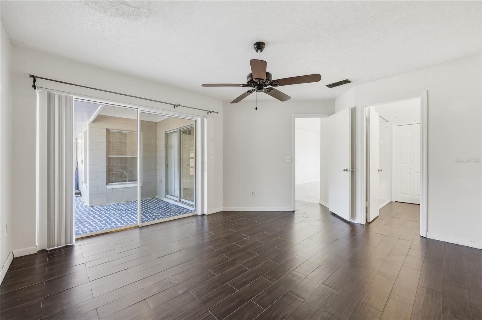 Image 19 of 44 For 1005 Delnova Lane