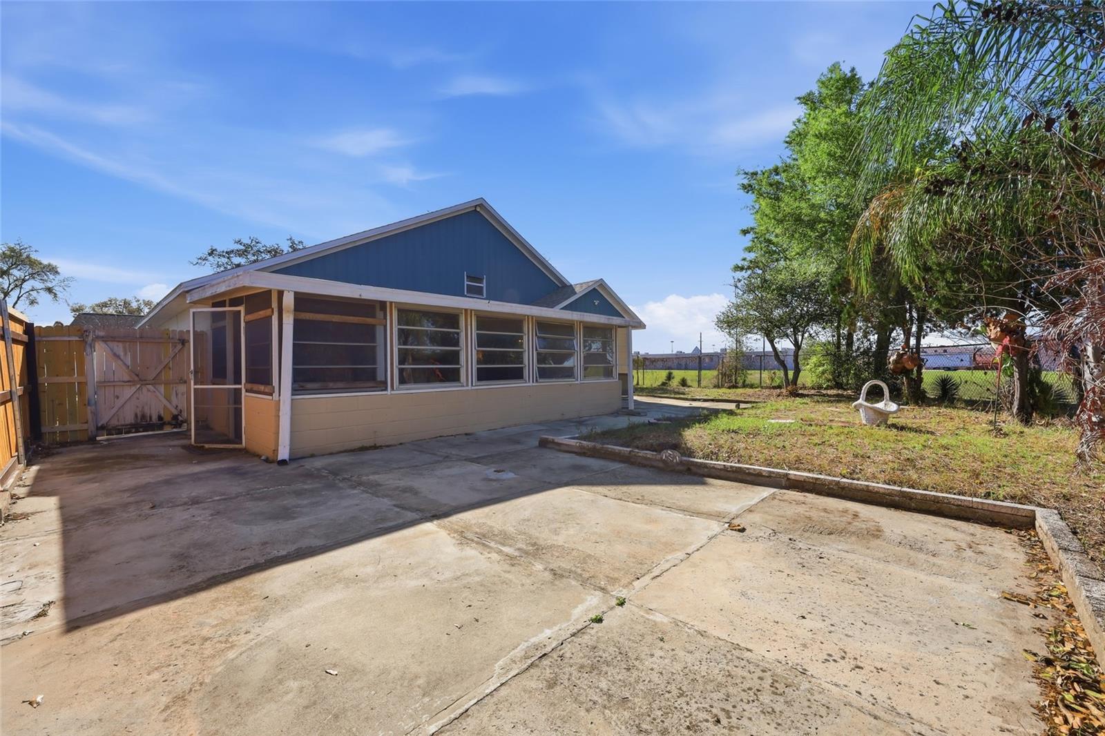 Image 35 of 44 For 1005 Delnova Lane