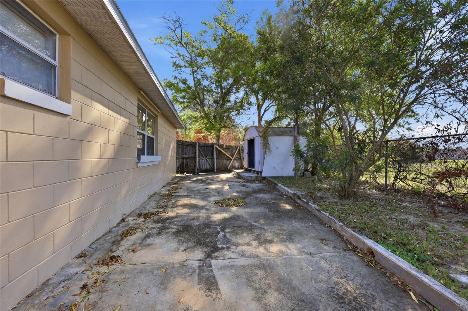 Image 36 of 44 For 1005 Delnova Lane