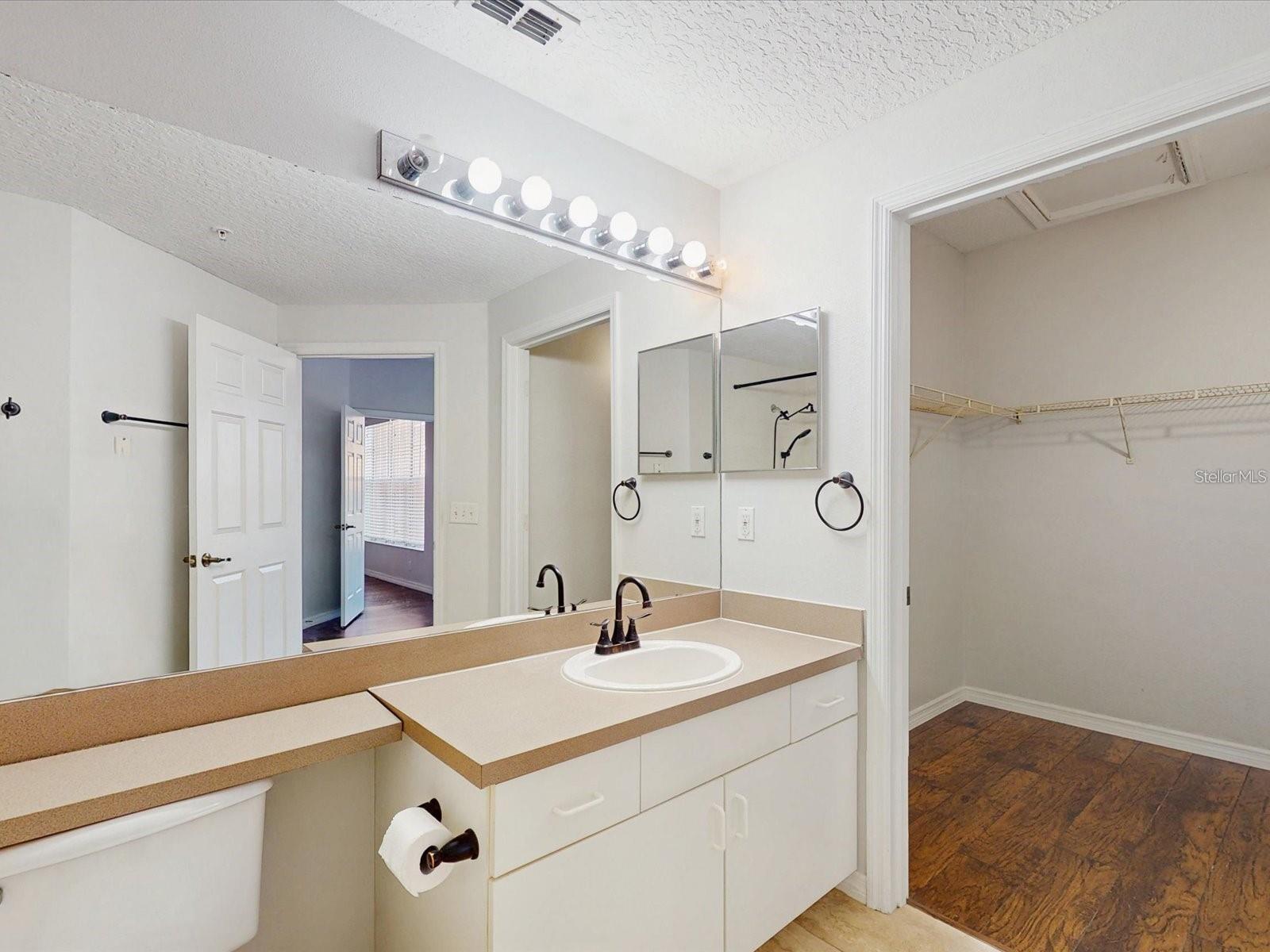 Image 10 of 27 For 5578 Metrowest Boulevard 203