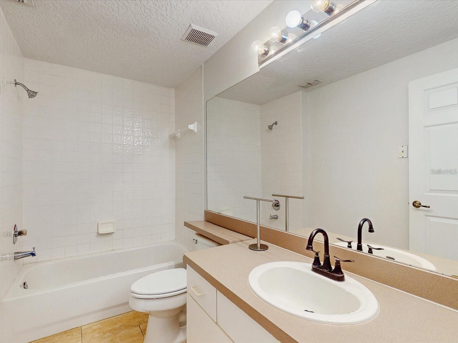 Image 16 of 27 For 5578 Metrowest Boulevard 203