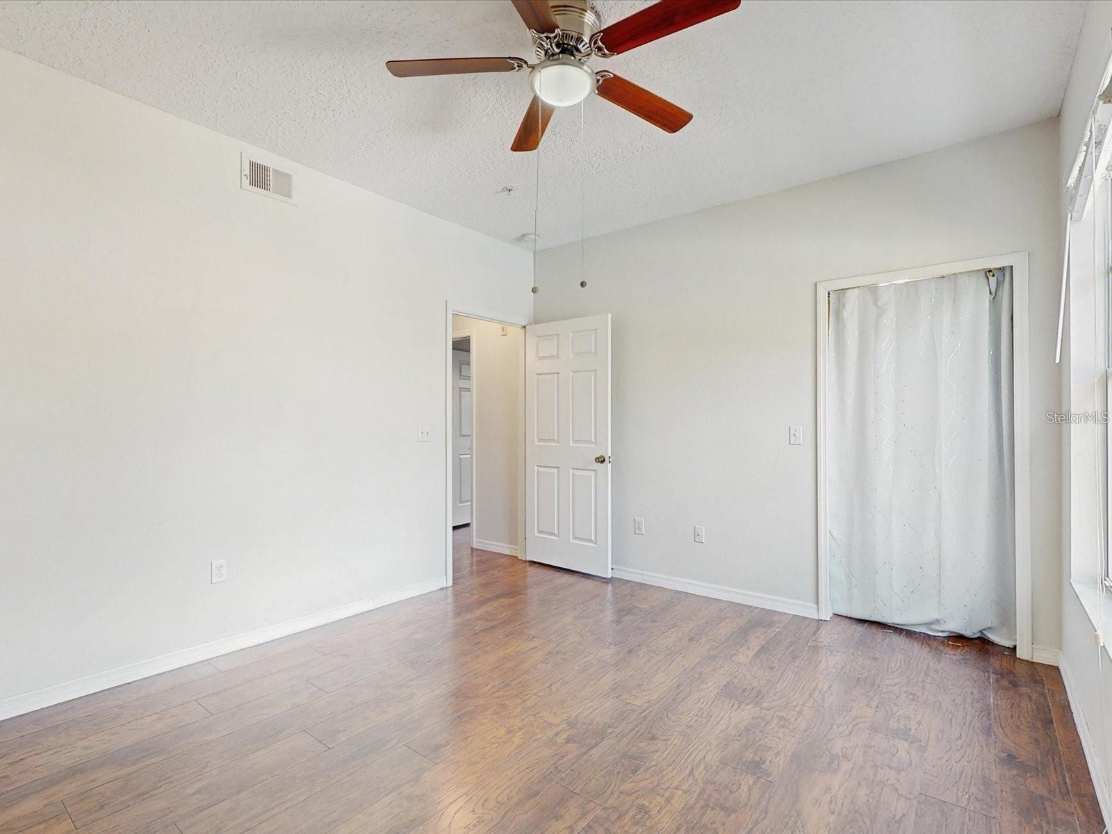 Image 17 of 27 For 5578 Metrowest Boulevard 203