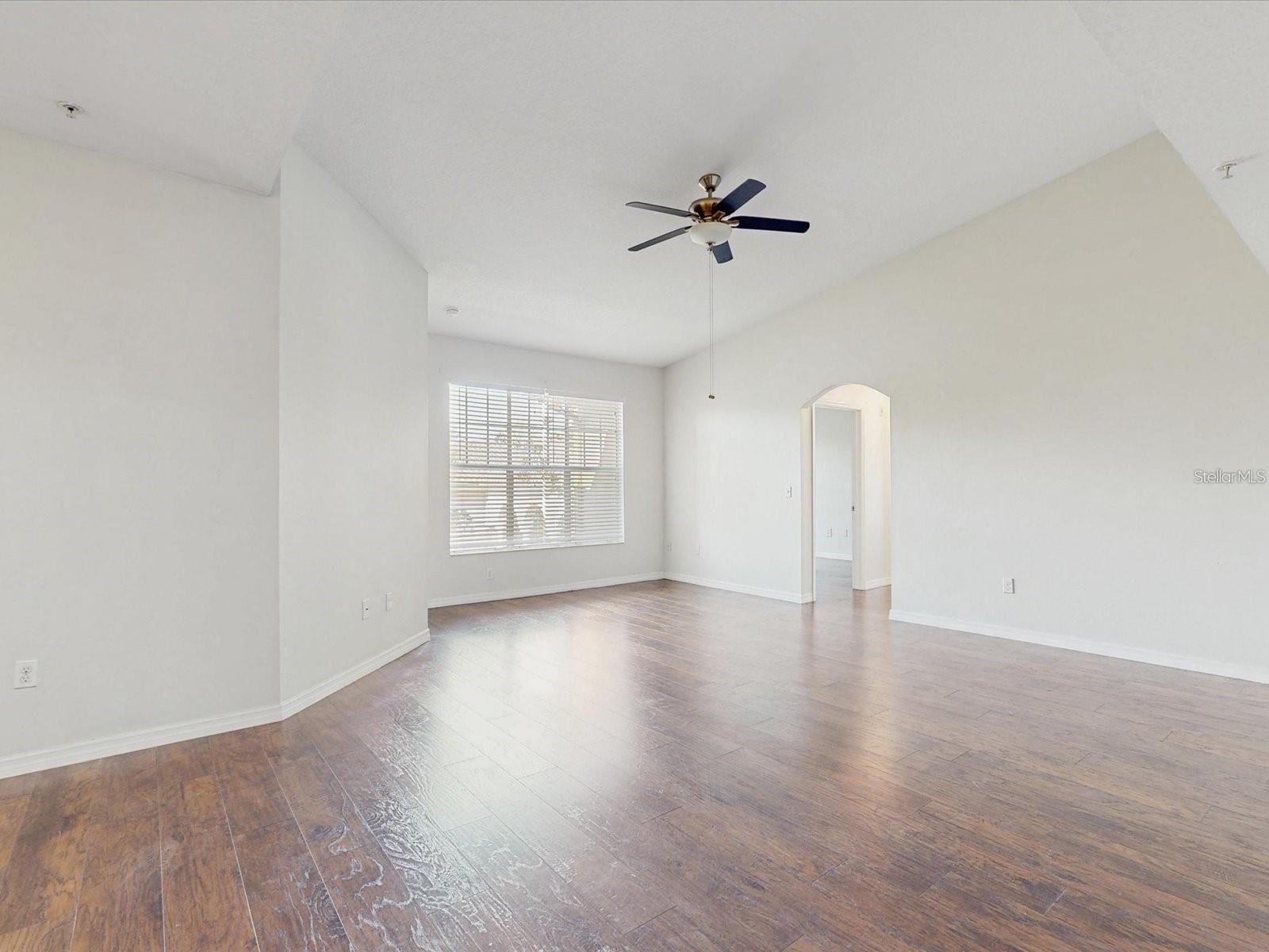 Image 3 of 27 For 5578 Metrowest Boulevard 203