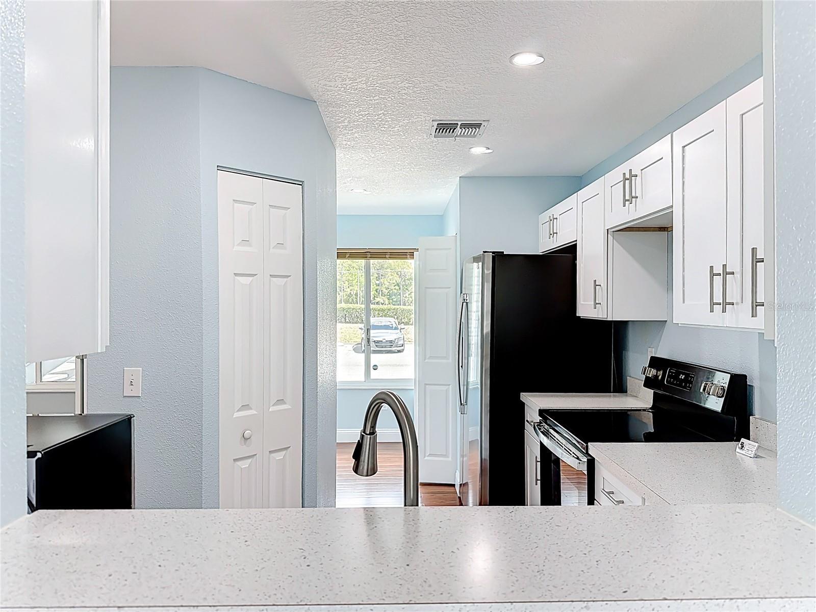 Image 10 of 47 For 2260 Grenwich Avenue 2260