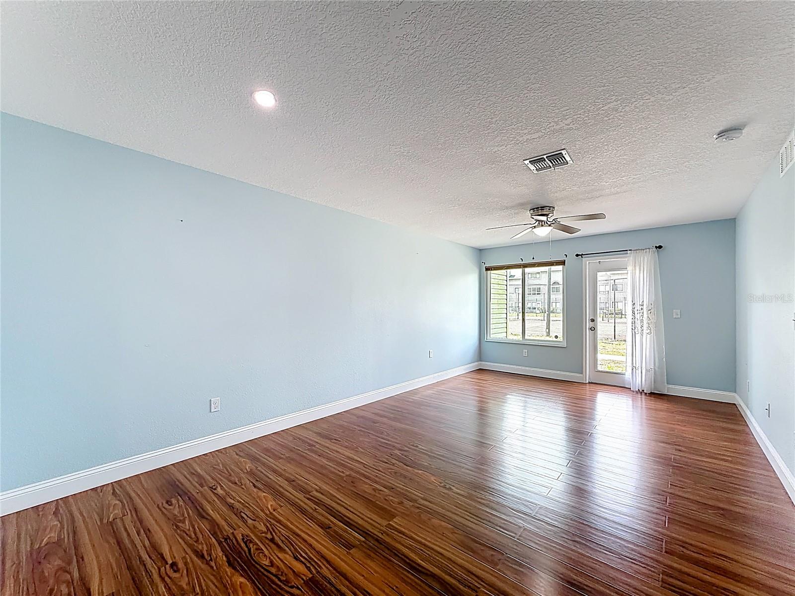 Image 11 of 47 For 2260 Grenwich Avenue 2260