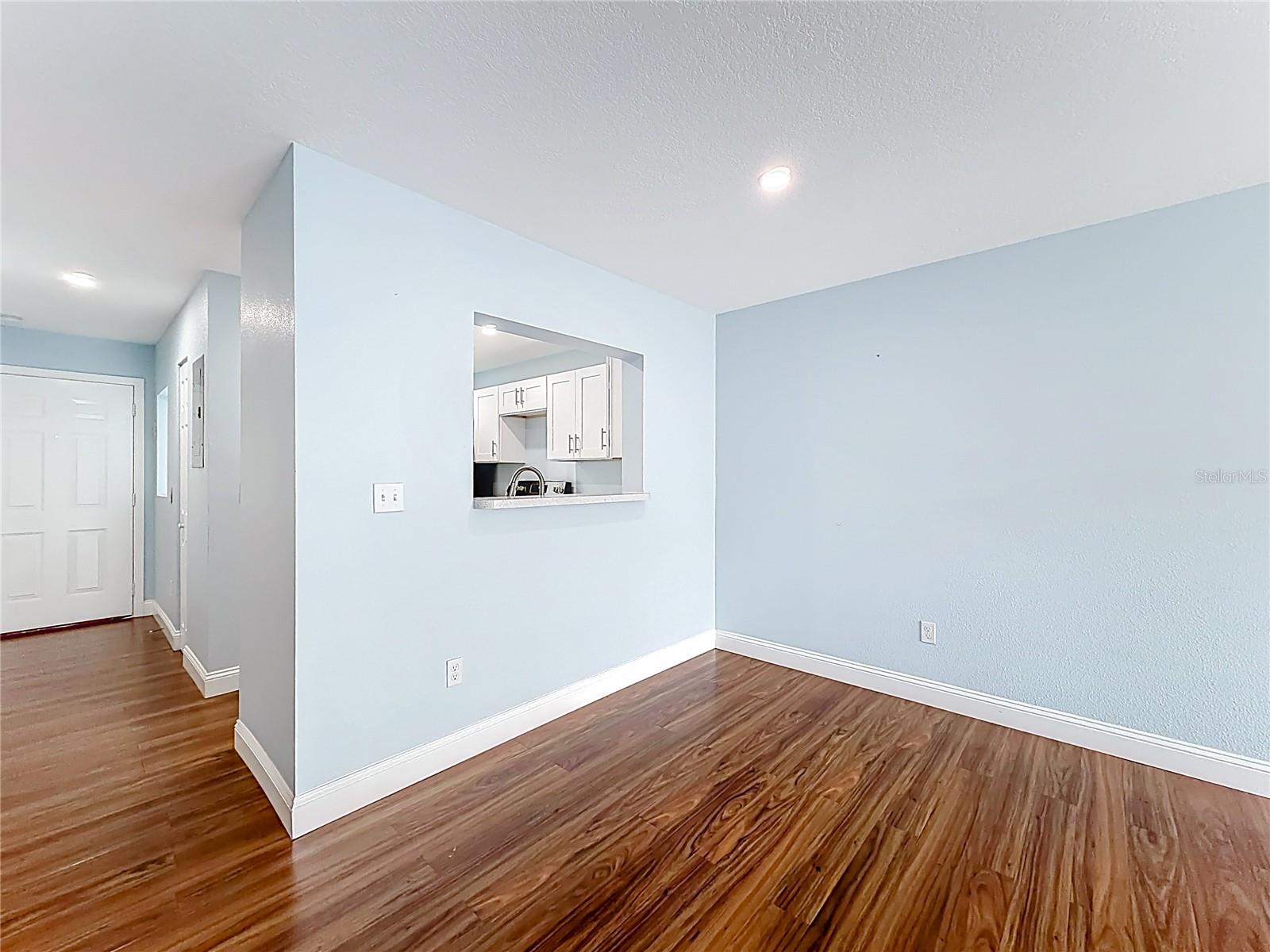 Image 12 of 47 For 2260 Grenwich Avenue 2260