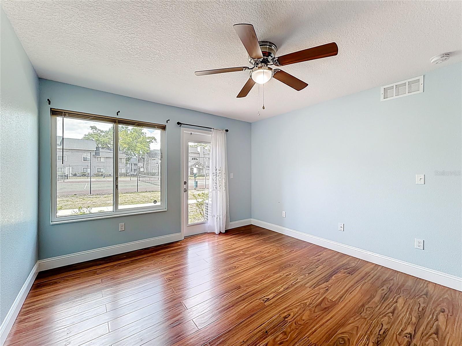 Image 15 of 47 For 2260 Grenwich Avenue 2260