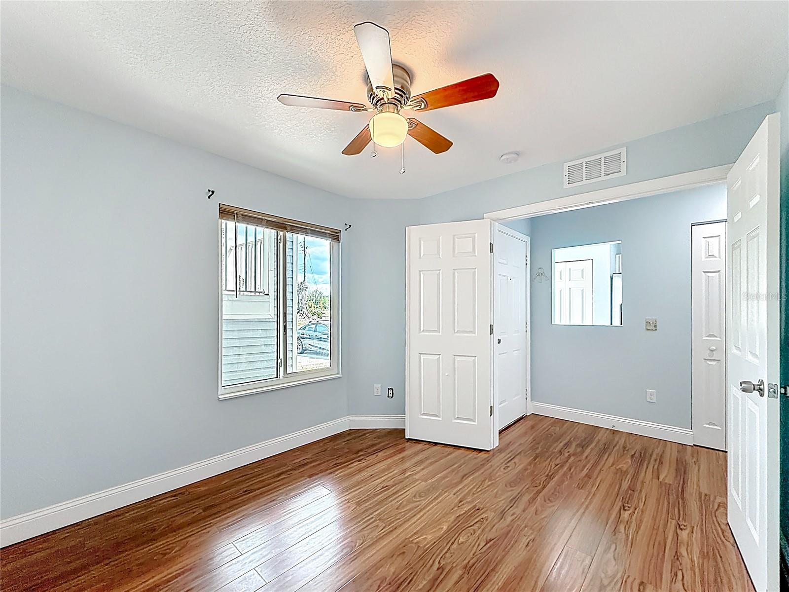 Image 18 of 47 For 2260 Grenwich Avenue 2260