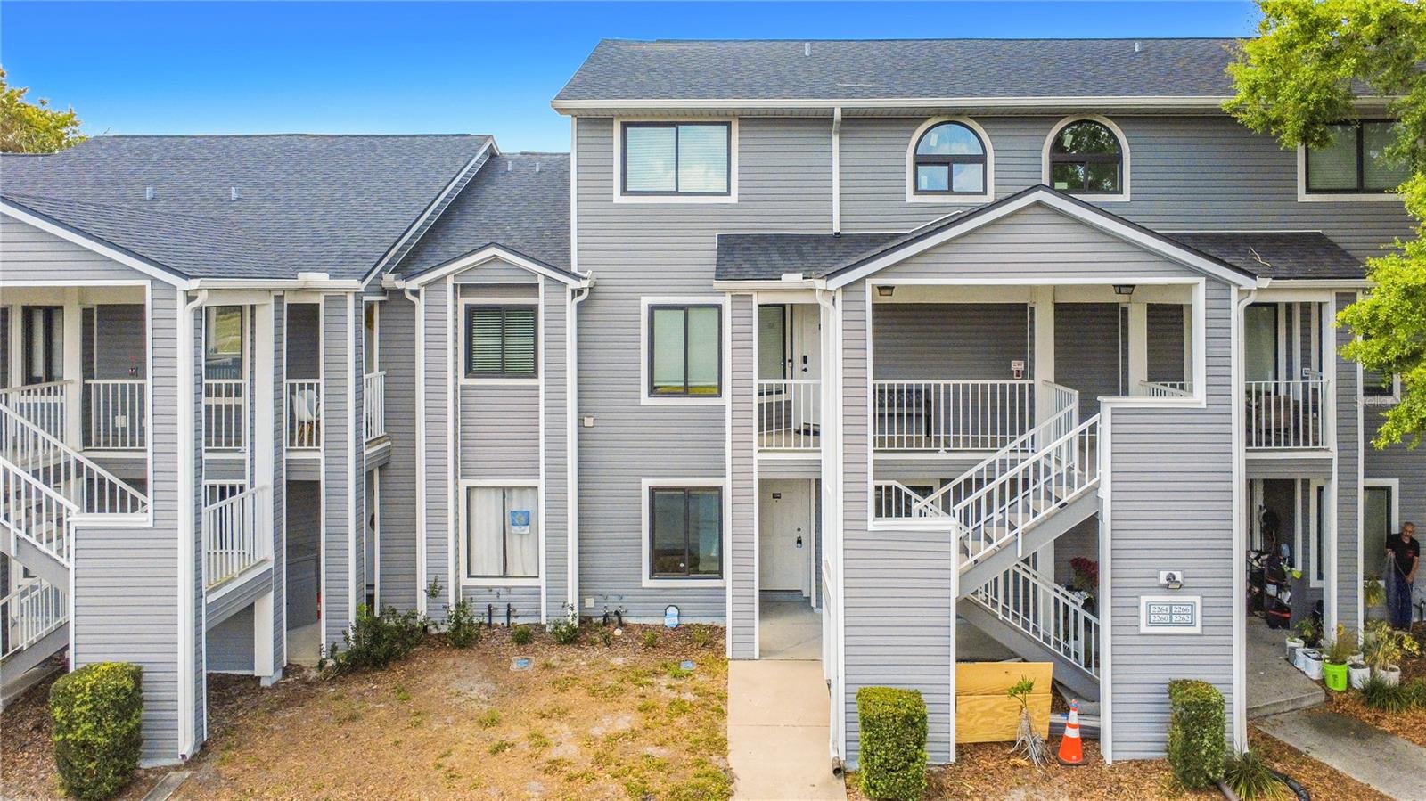 Image 3 of 47 For 2260 Grenwich Avenue 2260