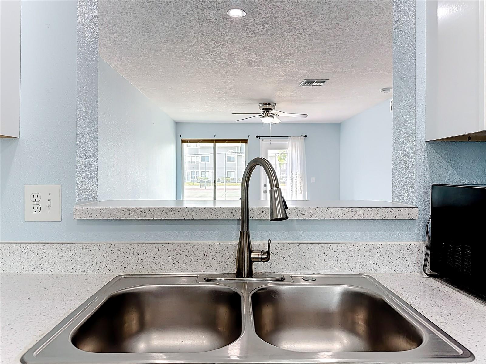 Image 6 of 47 For 2260 Grenwich Avenue 2260