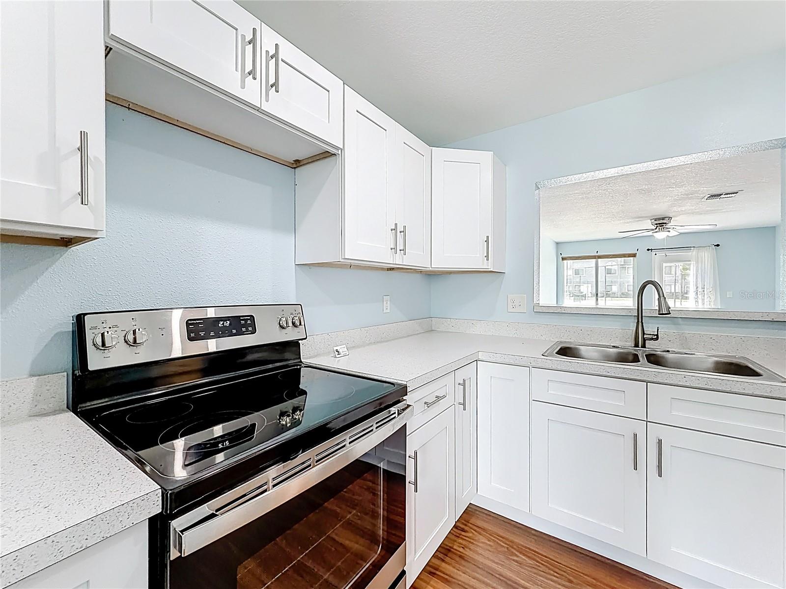 Image 8 of 47 For 2260 Grenwich Avenue 2260