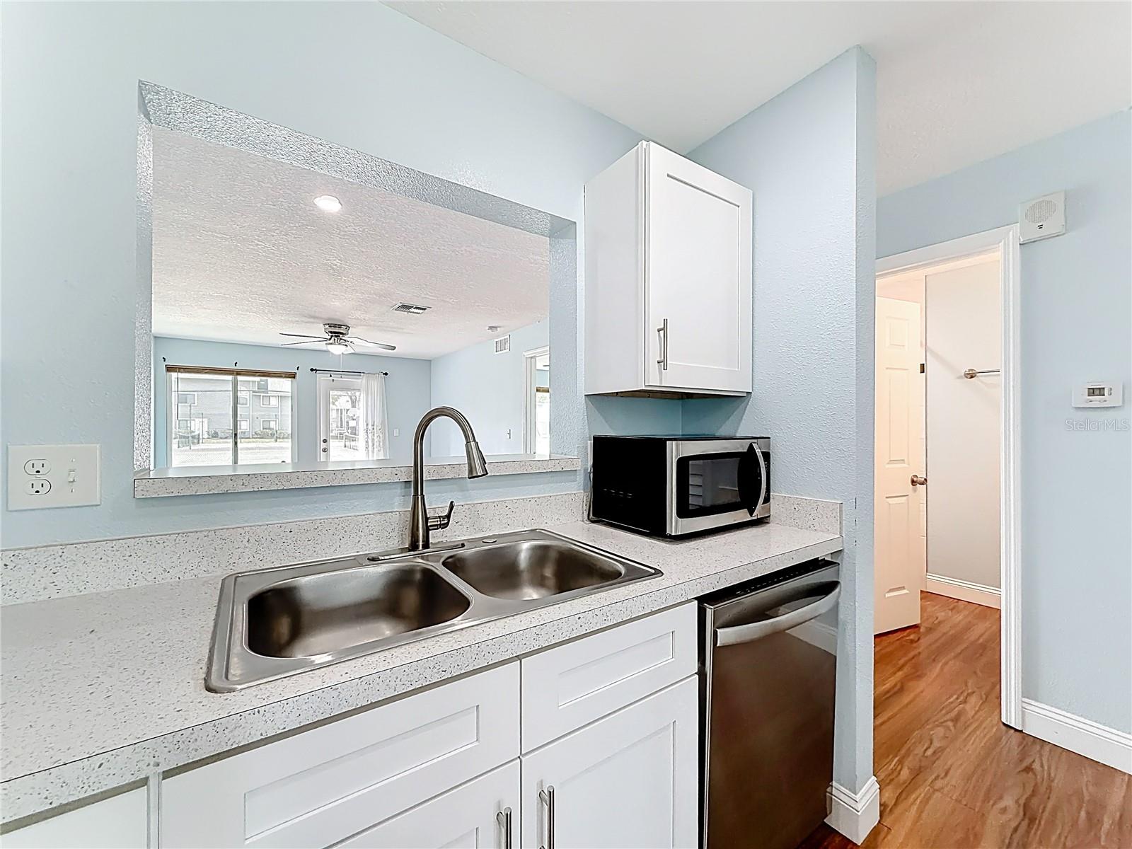 Image 9 of 47 For 2260 Grenwich Avenue 2260