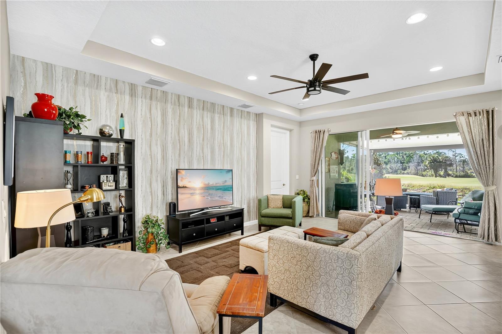 Image 5 of 50 For 1066 Victoria Hills Drive South