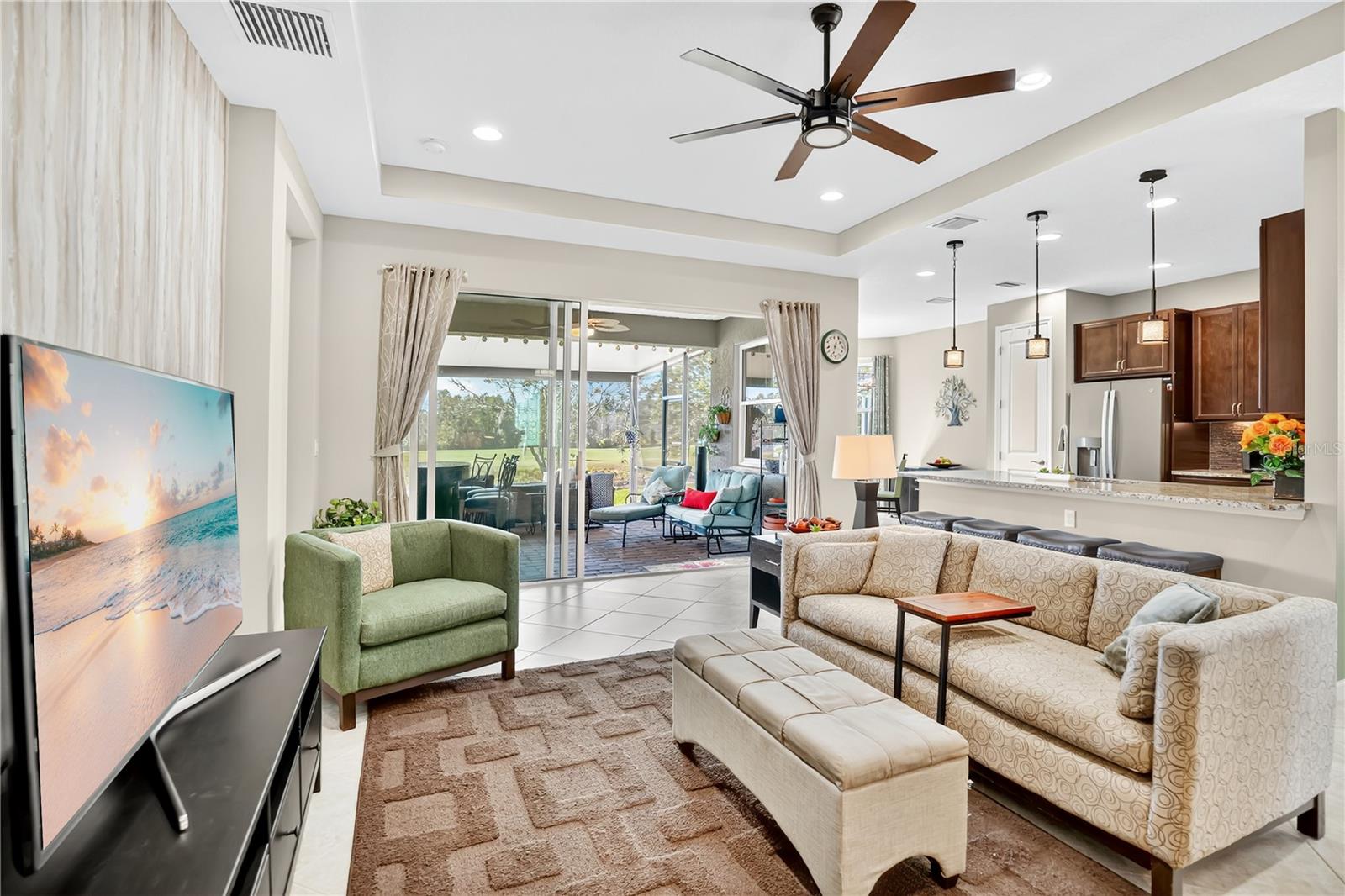 Image 8 of 50 For 1066 Victoria Hills Drive South