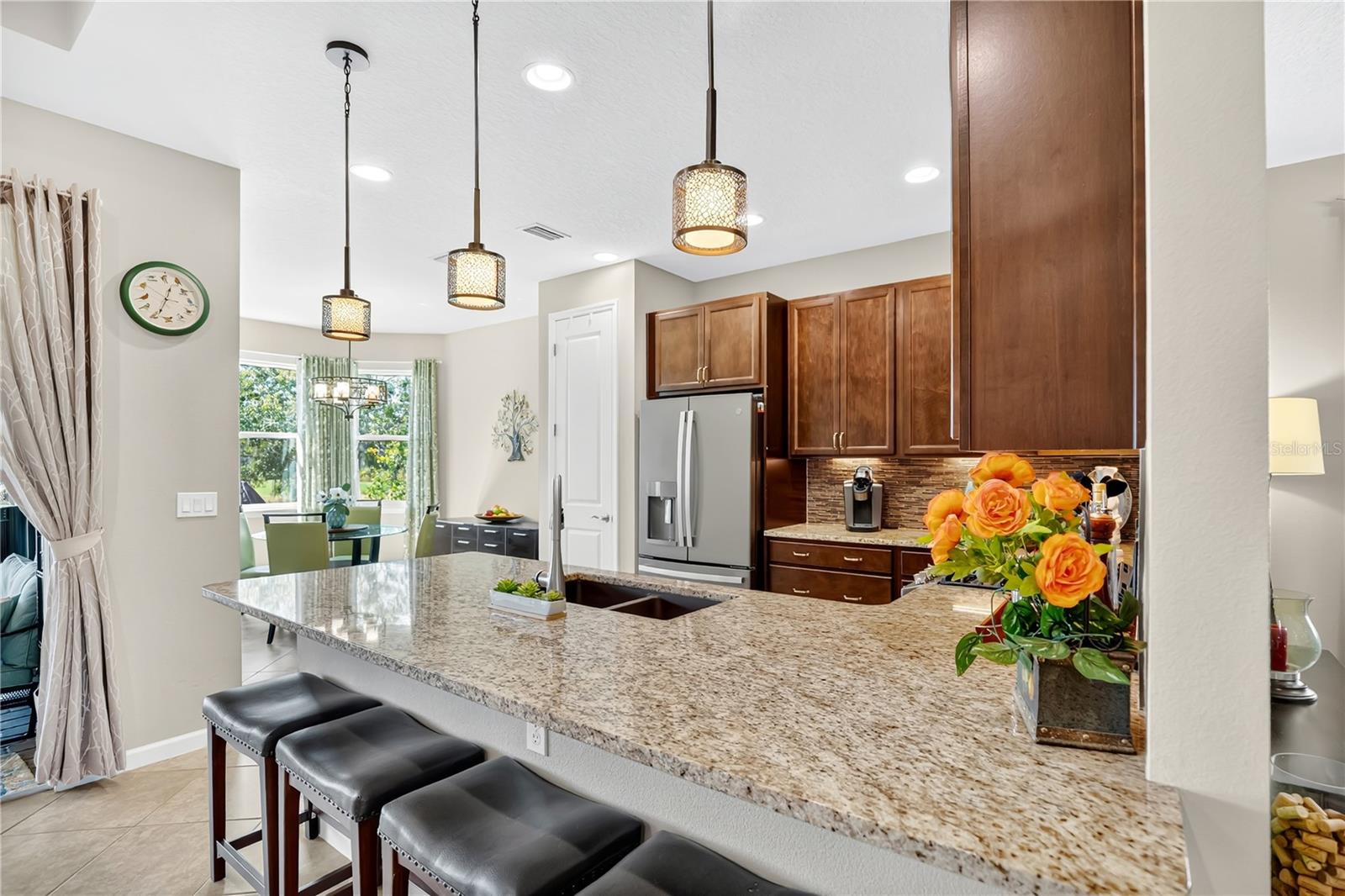 Image 9 of 50 For 1066 Victoria Hills Drive South