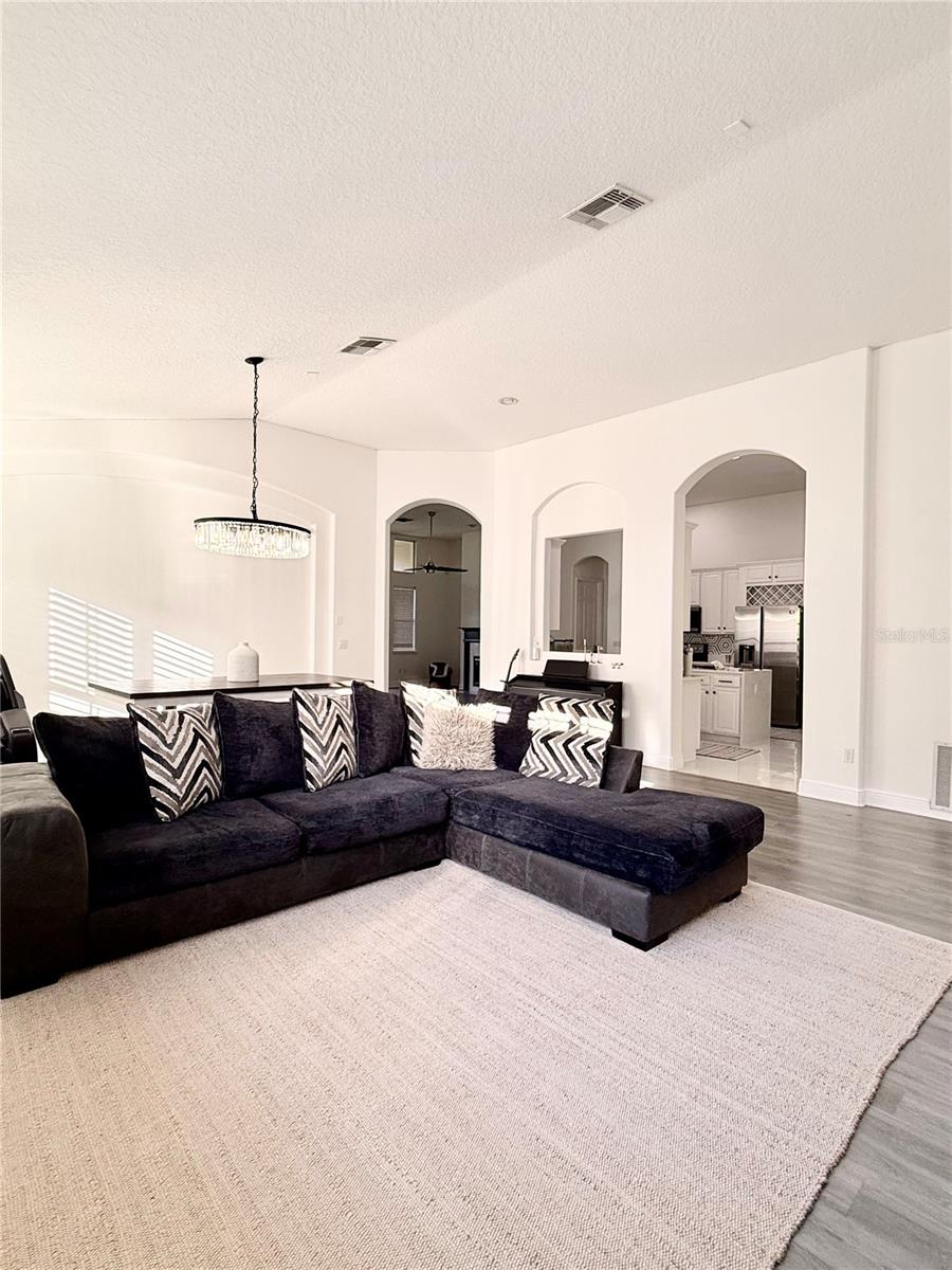 Image 8 of 18 For 12005 Summerspring Lakes Drive