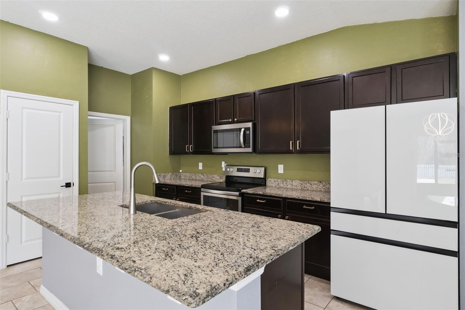 Image 3 of 20 For 3028 Lakes Crest Avenue