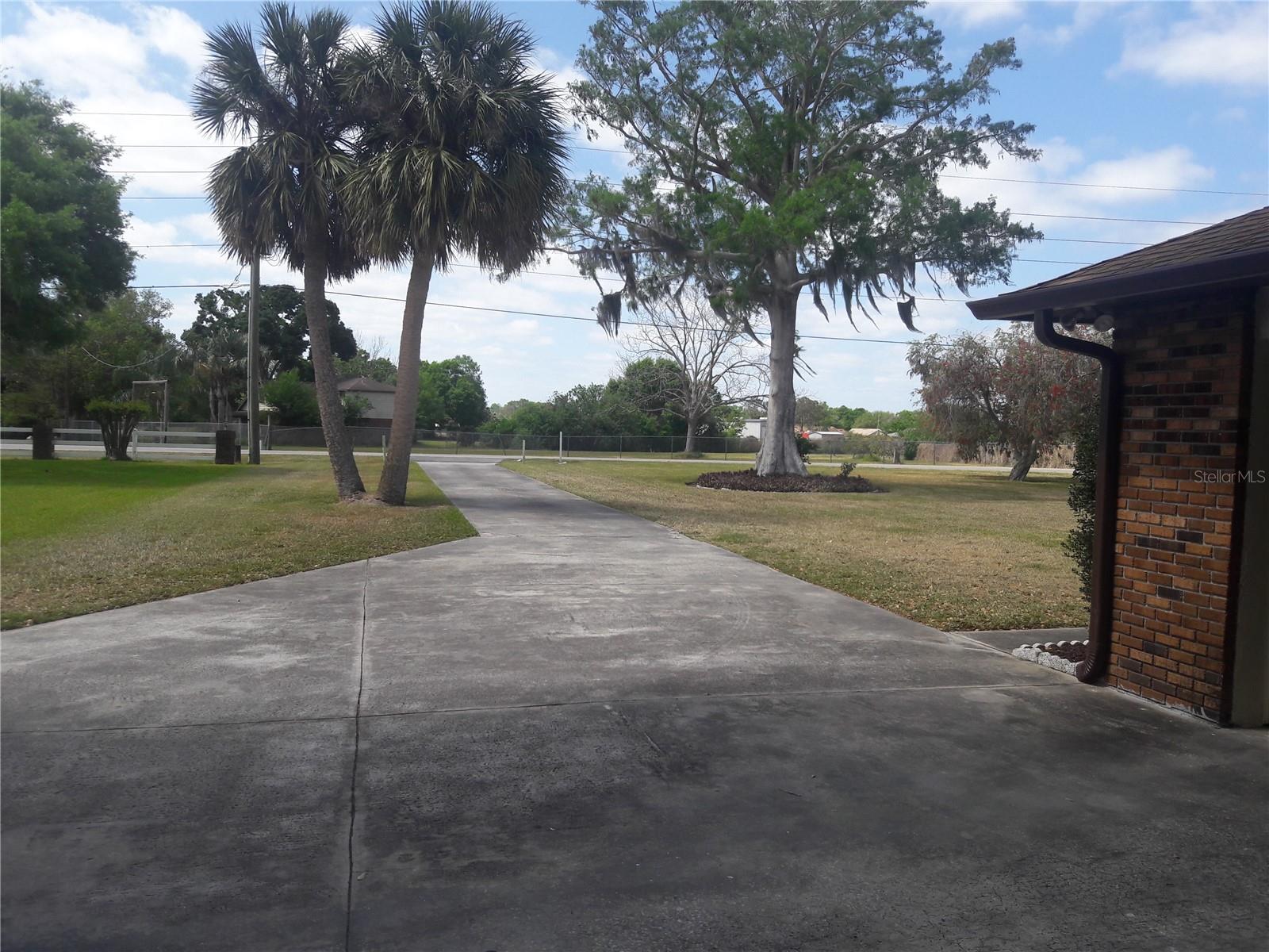 Image 4 of 19 For 3400 Lakeshore Boulevard