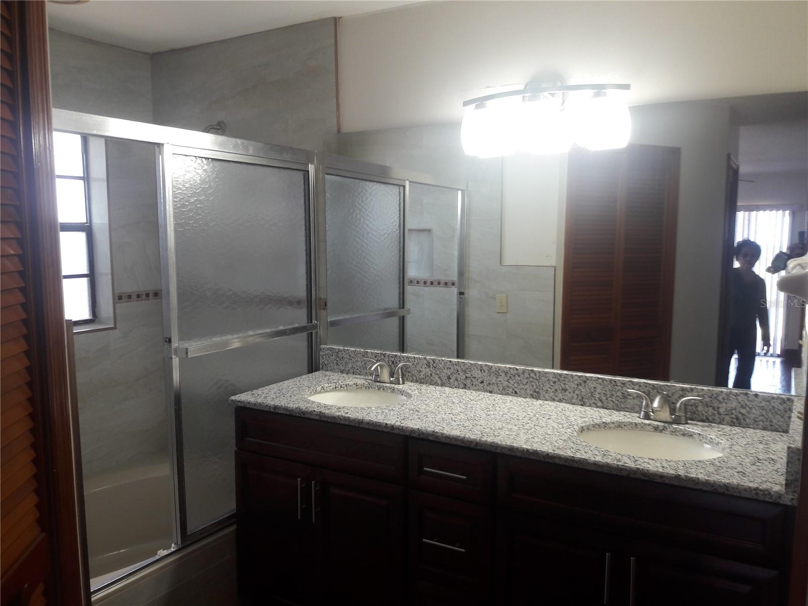 Image 6 of 19 For 3400 Lakeshore Boulevard