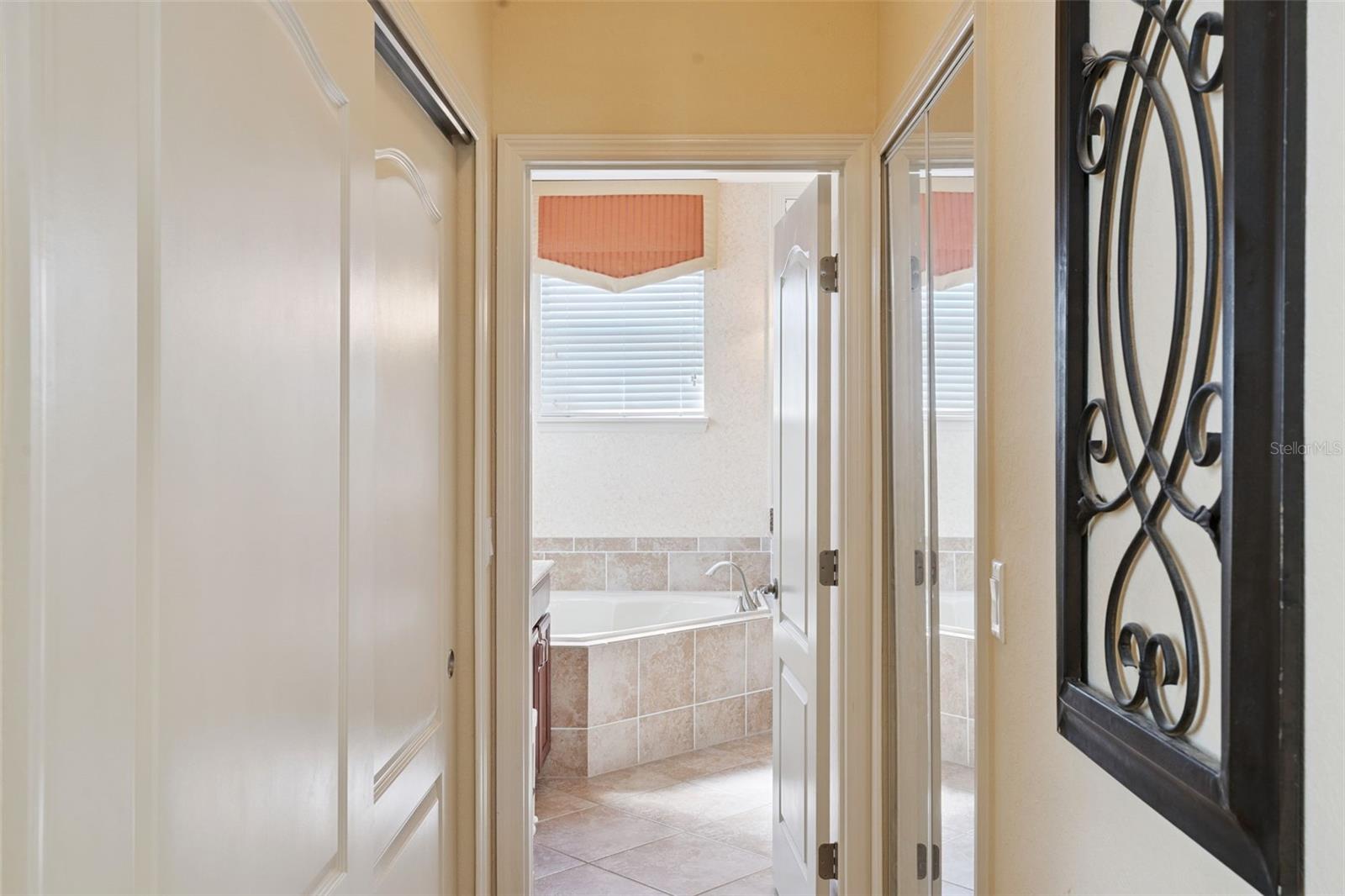 Image 20 of 53 For 6552 Helmsley Circle