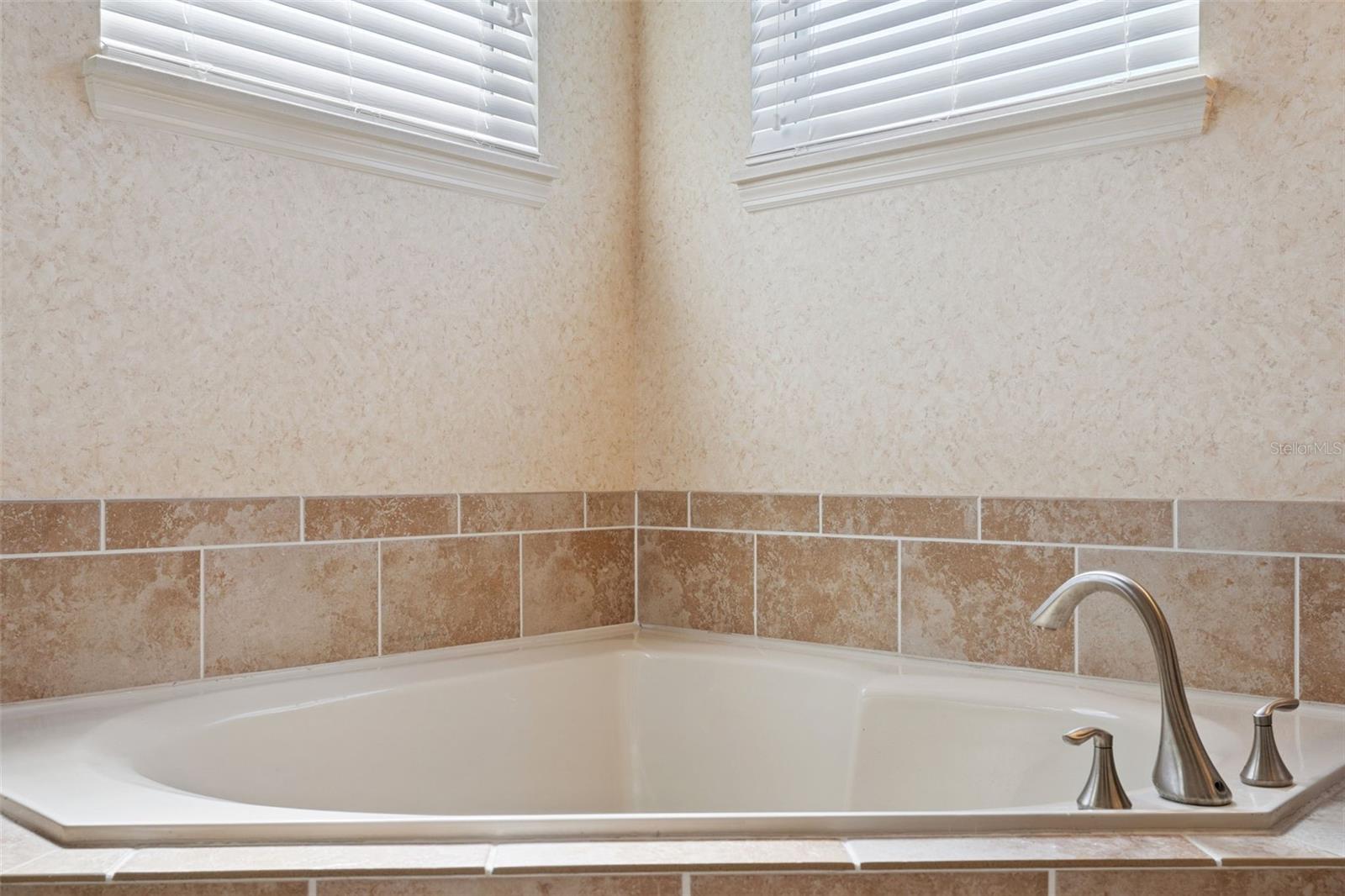 Image 22 of 53 For 6552 Helmsley Circle