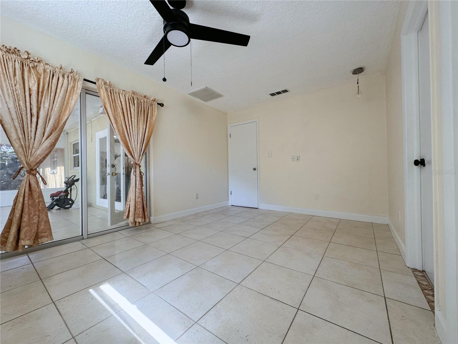 Image 21 of 30 For 7522 Laurel Springs Drive