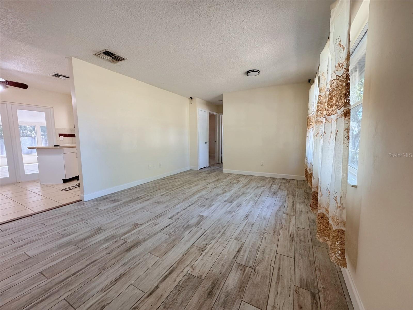 Image 4 of 30 For 7522 Laurel Springs Drive