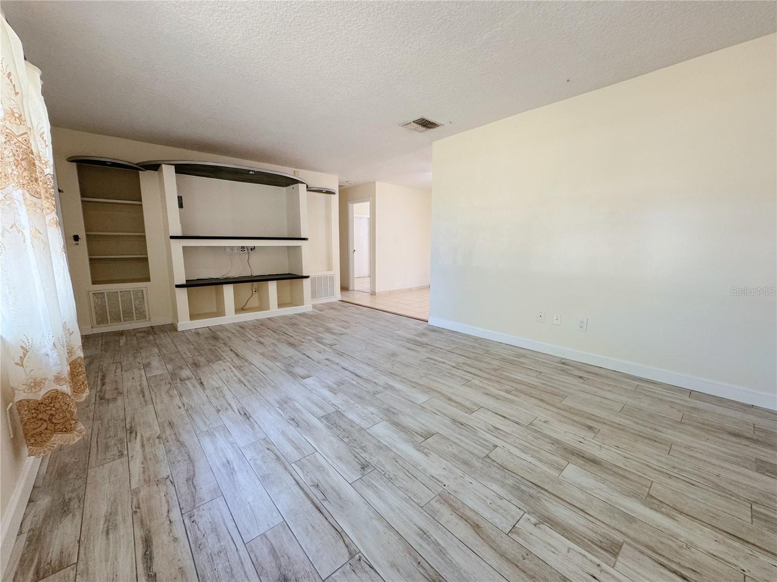 Image 6 of 30 For 7522 Laurel Springs Drive