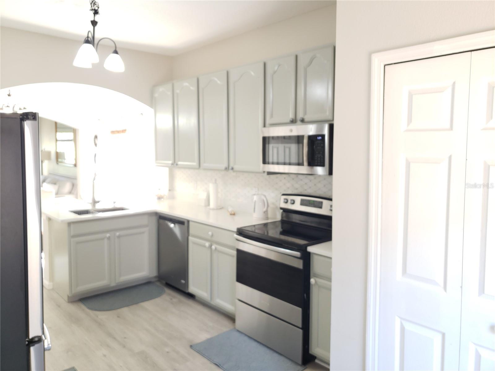 Image 6 of 39 For 16530 Cedar Crest Drive