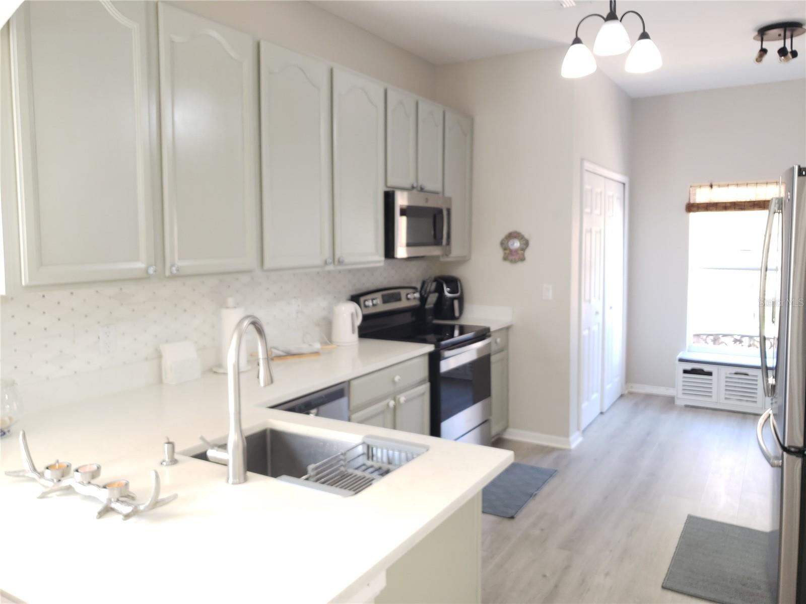 Image 8 of 39 For 16530 Cedar Crest Drive