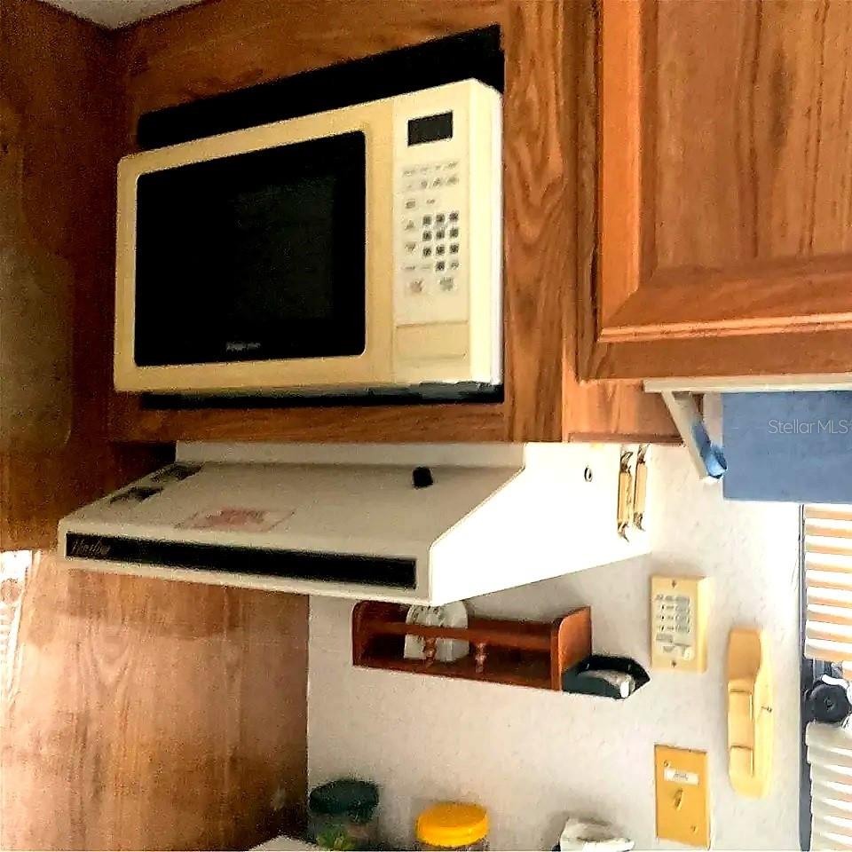 Image 4 of 10 For 38045 Bluebird Circle