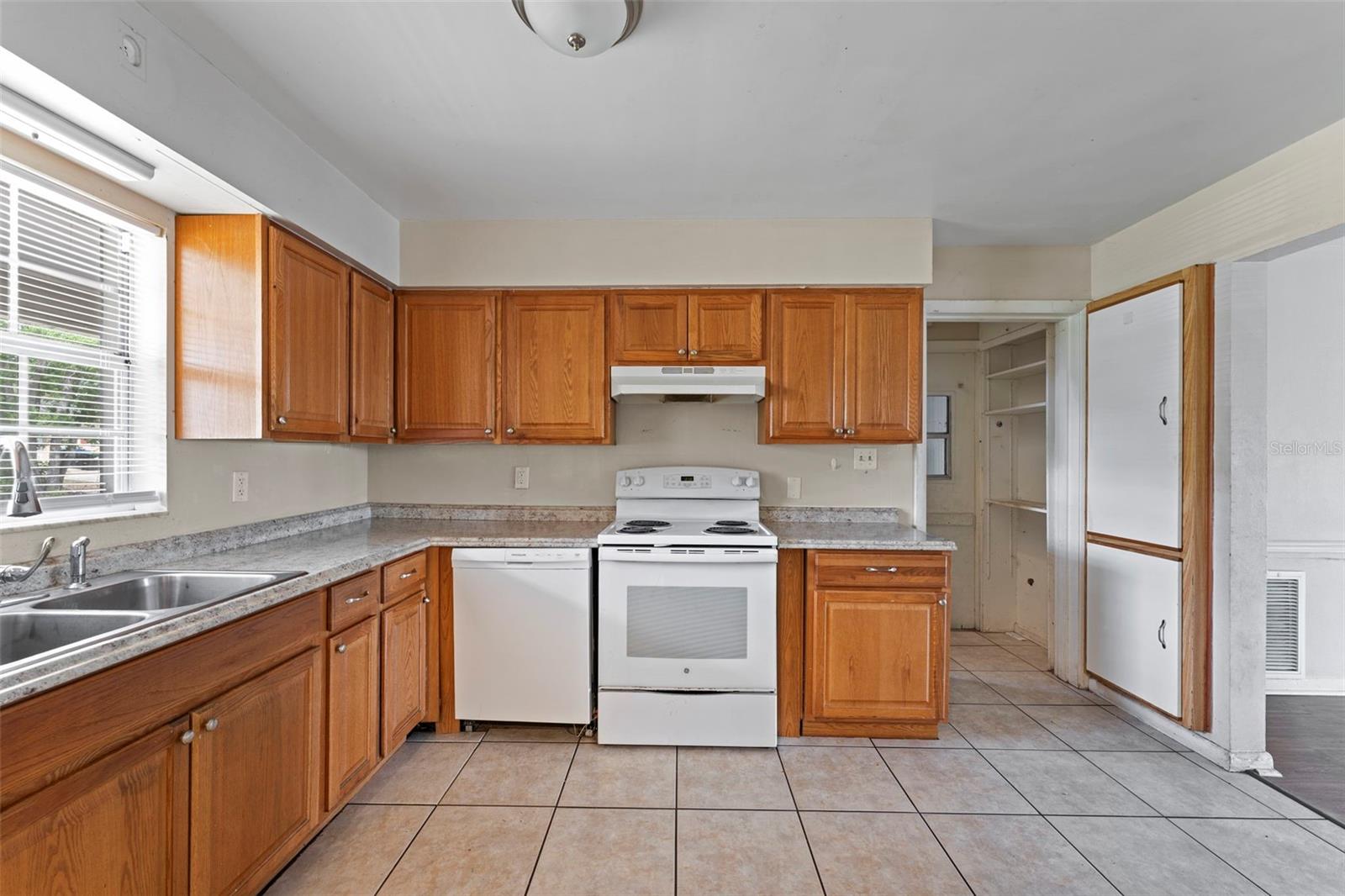 Image 8 of 25 For 2713 Greenfield Avenue