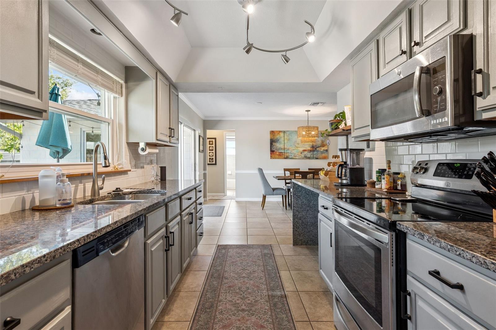 Image 13 of 36 For 522 Green Briar