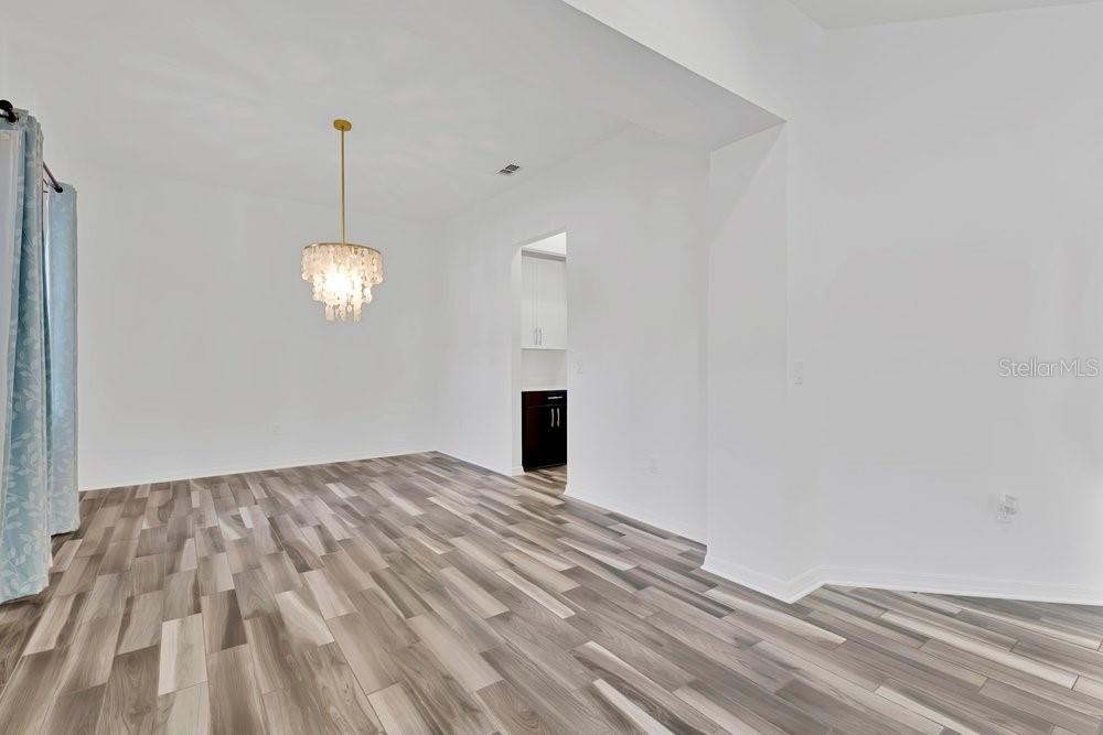 Image 11 of 43 For 10466 Siddington Drive