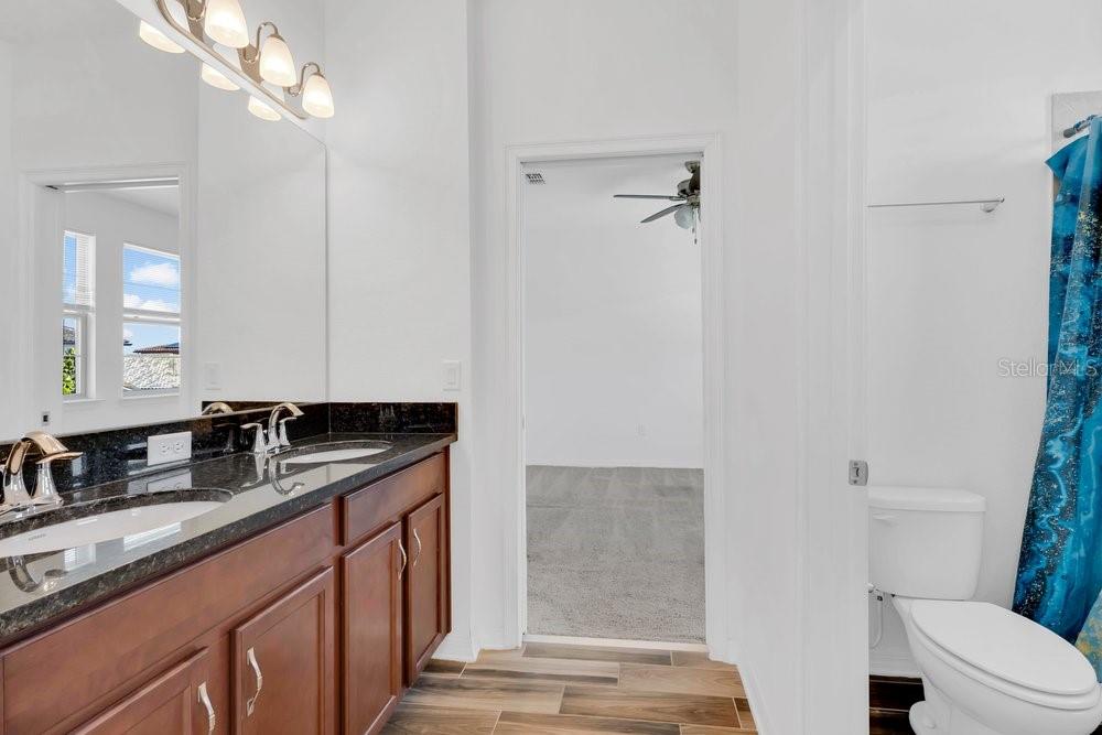 Image 19 of 43 For 10466 Siddington Drive