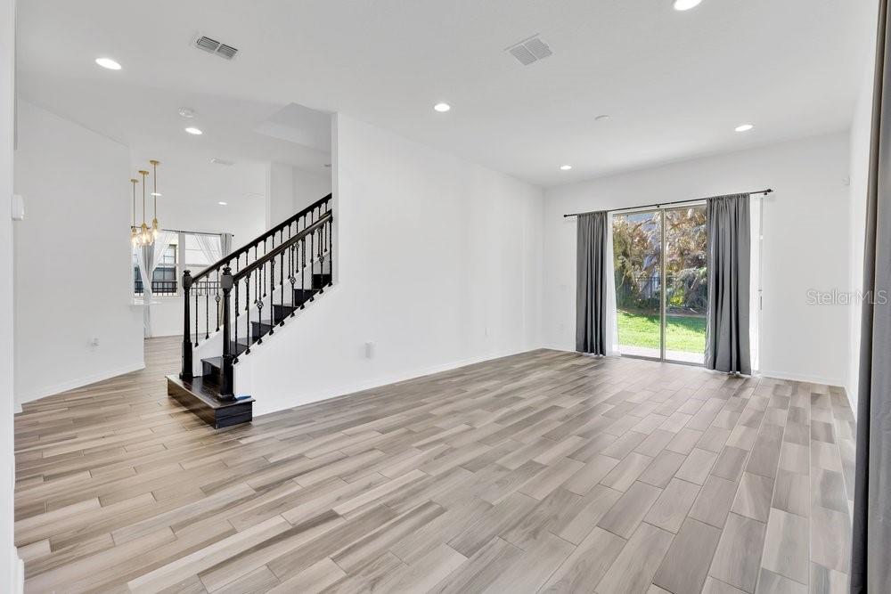 Image 7 of 43 For 10466 Siddington Drive