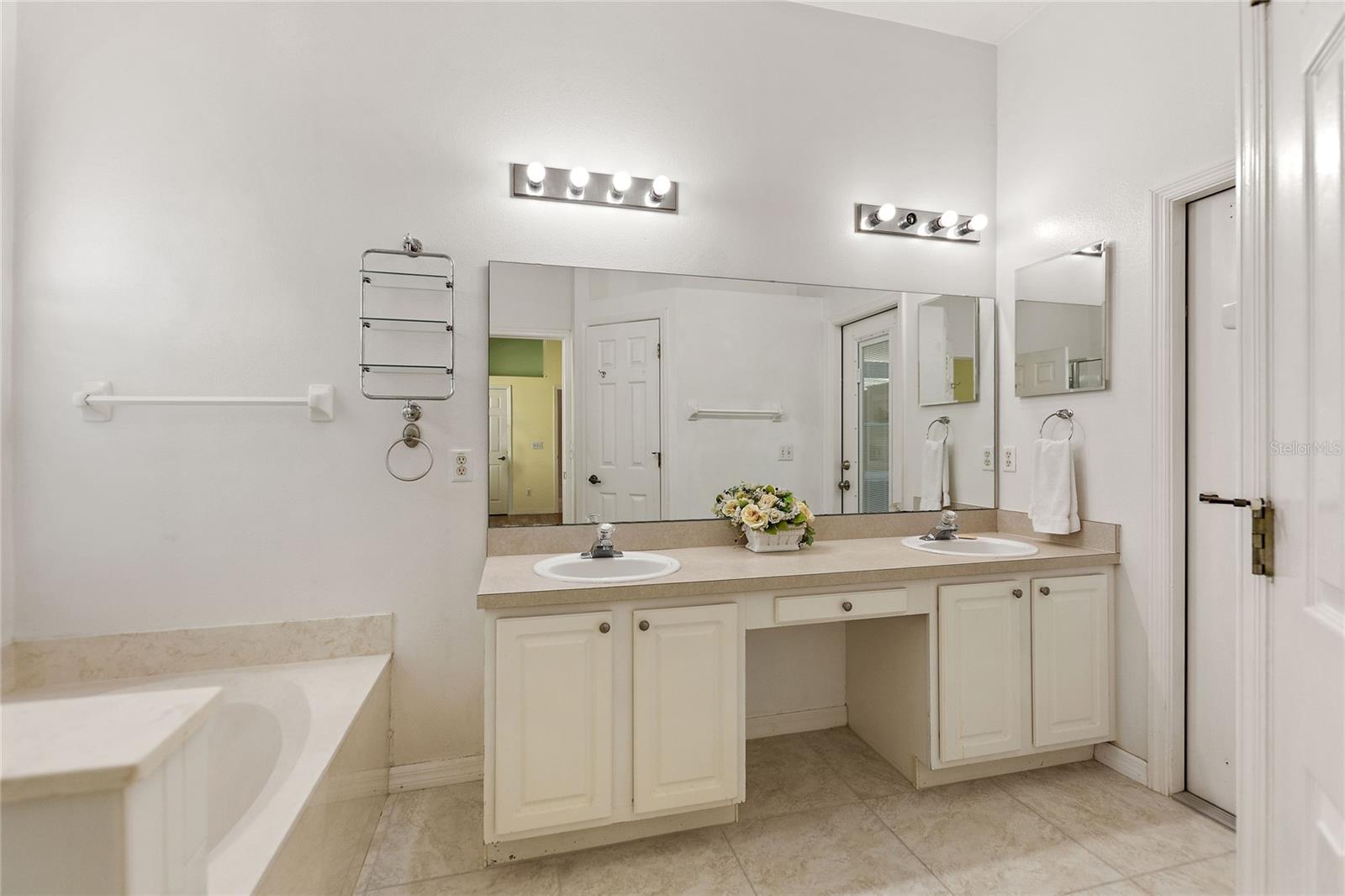 Image 17 of 27 For 6619 Imperial Oak Lane