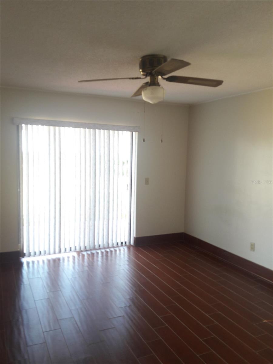 Image 4 of 17 For 3400 Lakeshore Boulevard