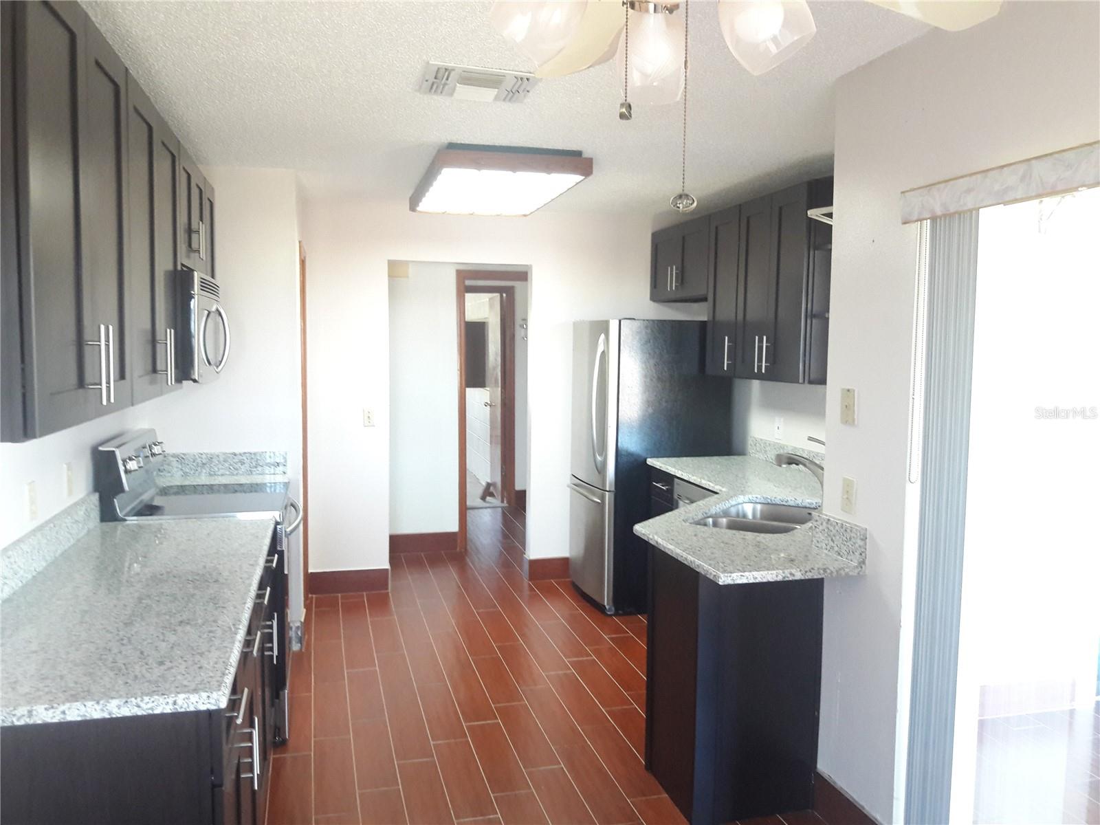 Image 9 of 17 For 3400 Lakeshore Boulevard