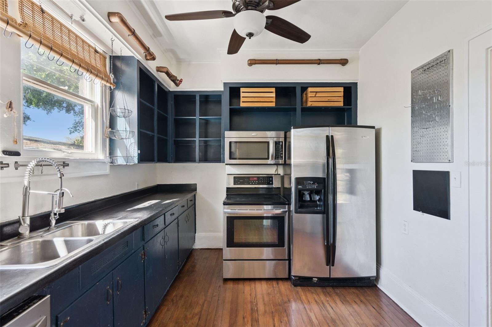 Image 13 of 35 For 518 Shoreview Avenue