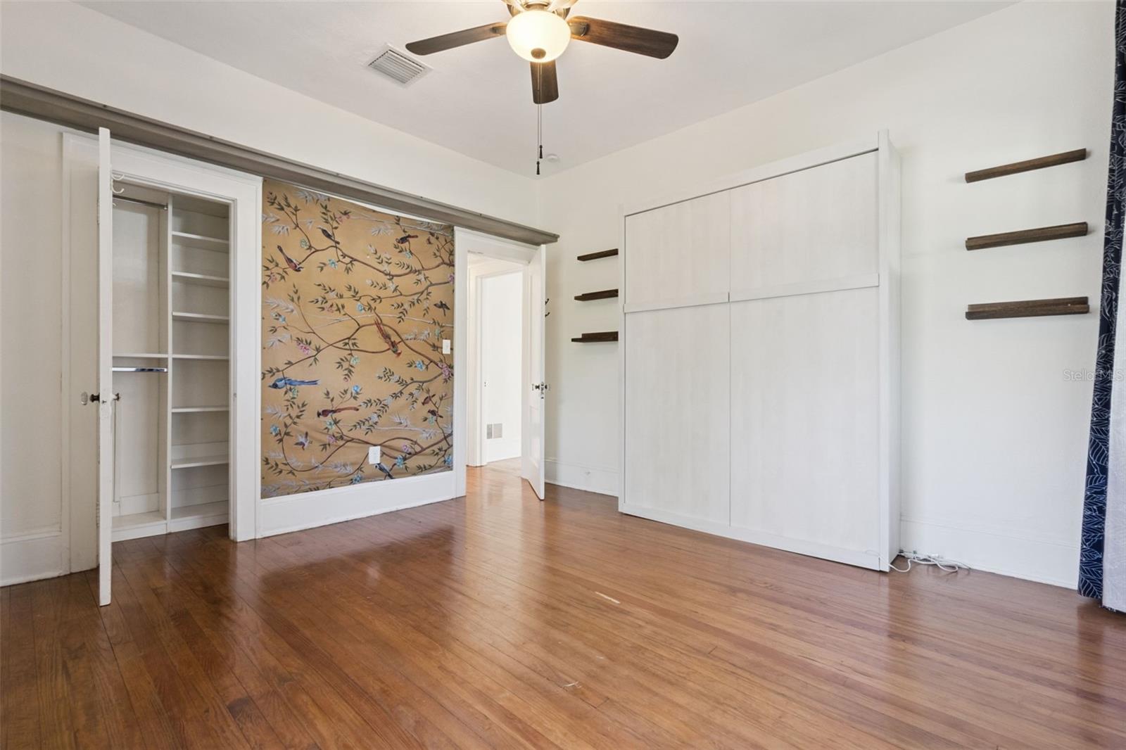 Image 15 of 35 For 518 Shoreview Avenue