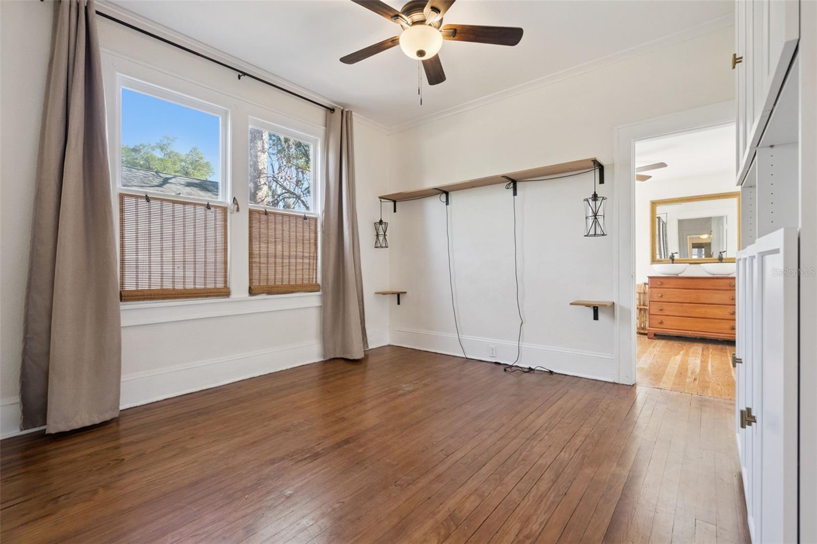 Image 20 of 35 For 518 Shoreview Avenue