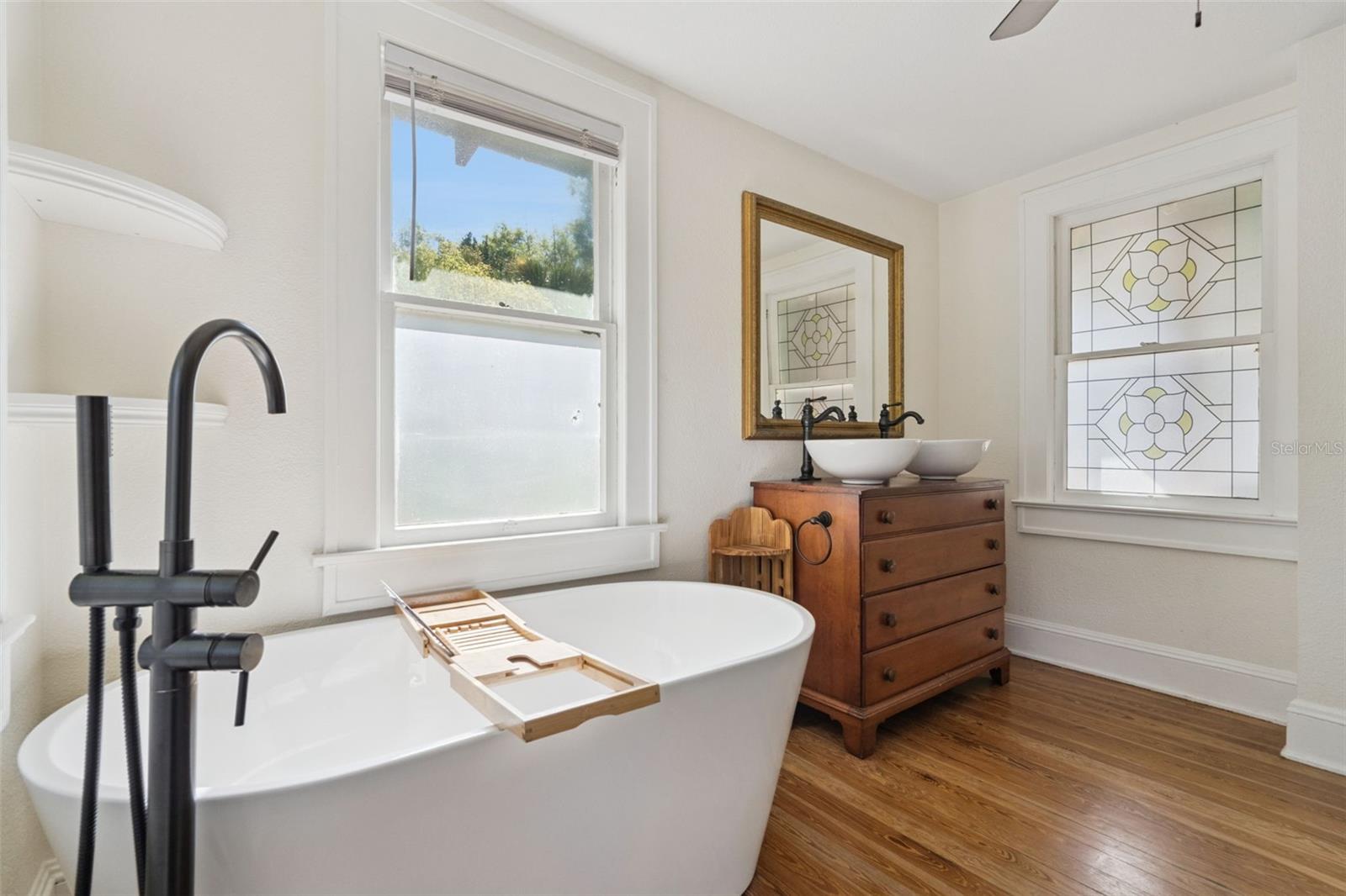 Image 22 of 35 For 518 Shoreview Avenue