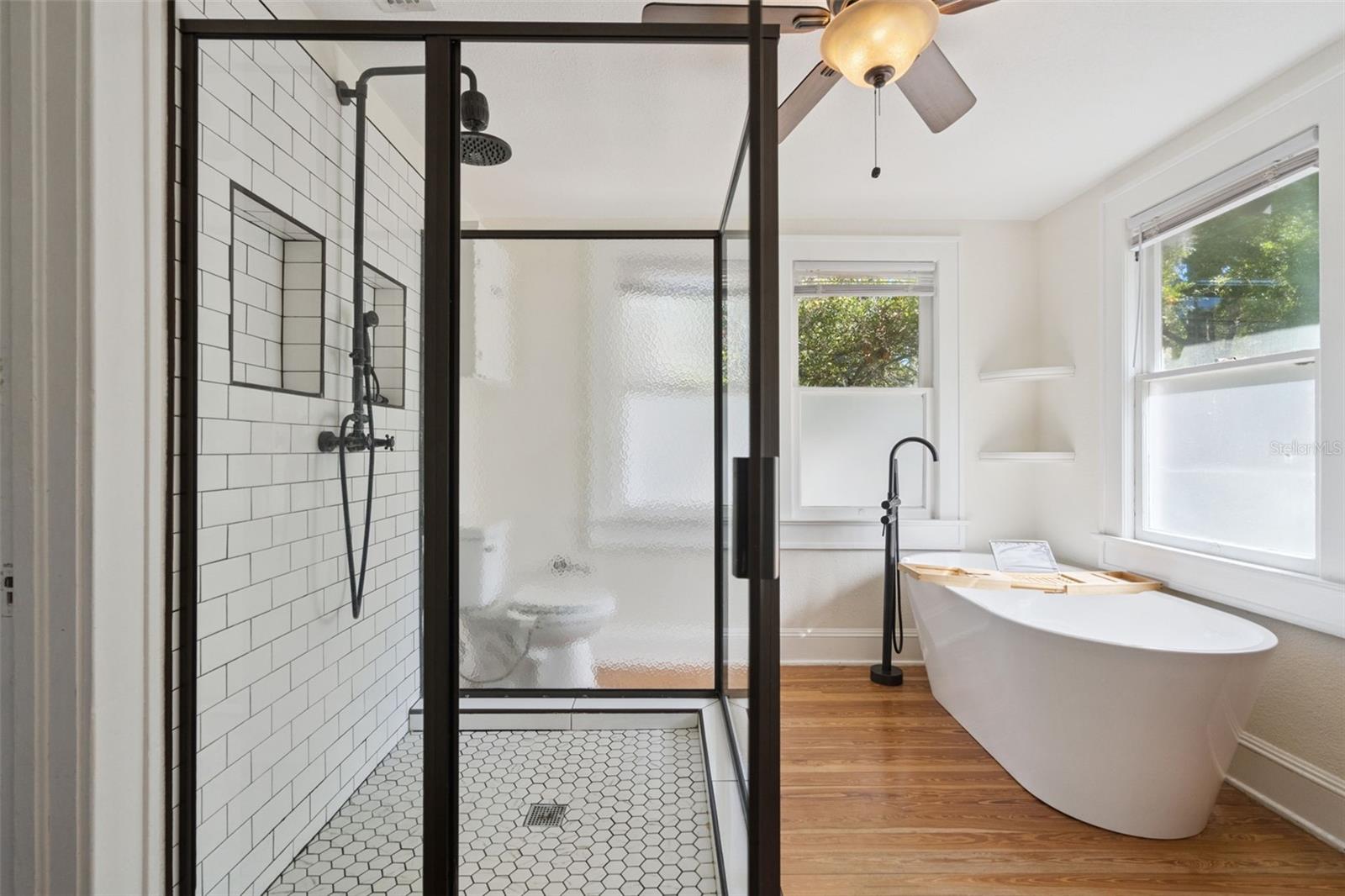 Image 23 of 35 For 518 Shoreview Avenue