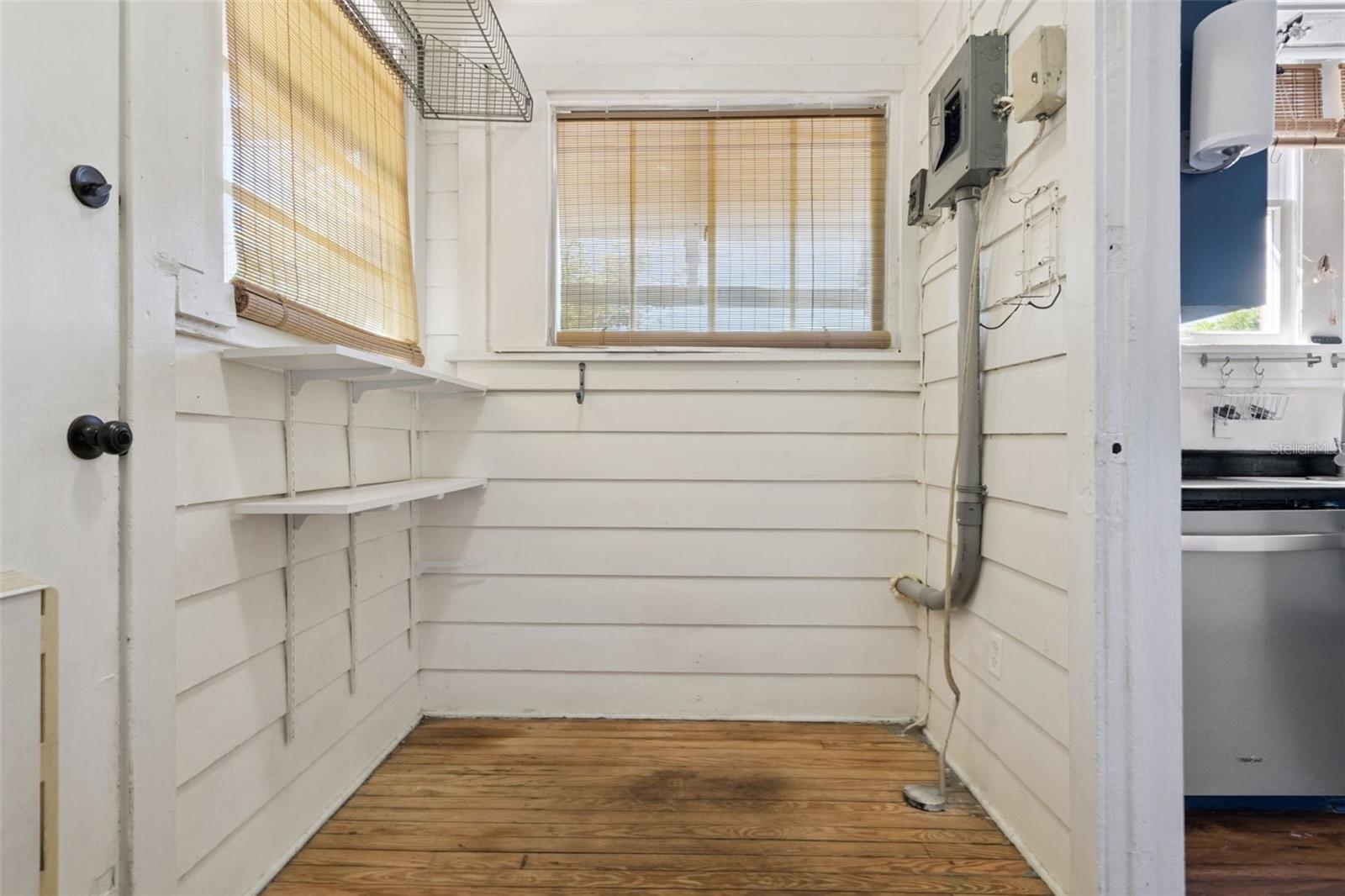 Image 24 of 35 For 518 Shoreview Avenue