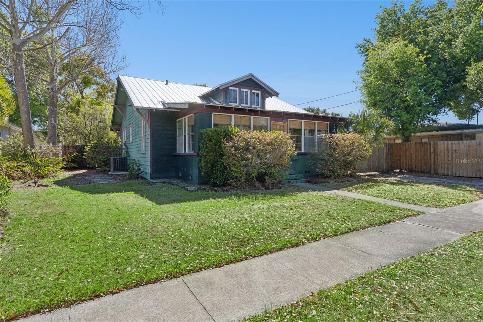 Image 3 of 35 For 518 Shoreview Avenue