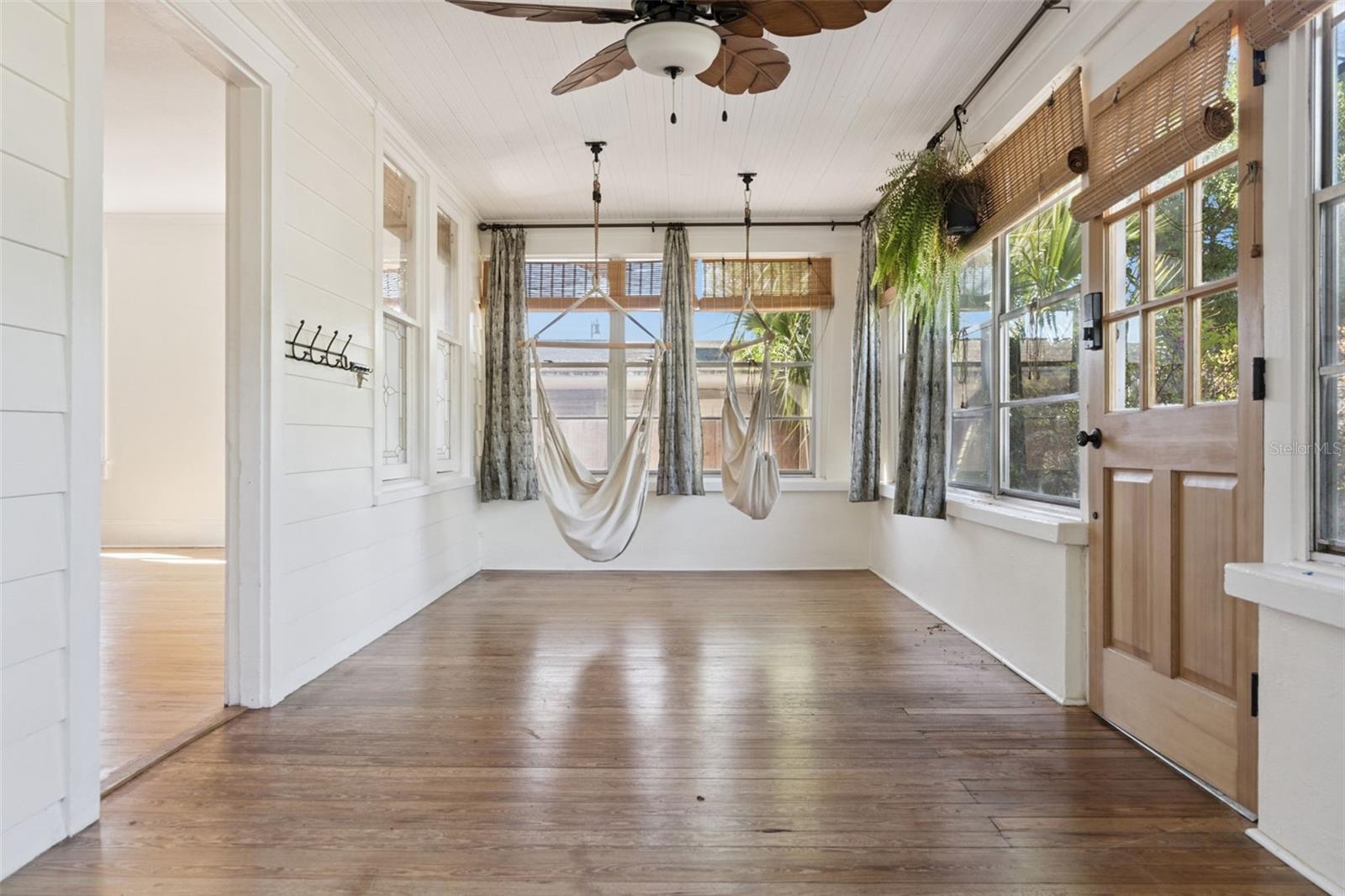 Image 4 of 35 For 518 Shoreview Avenue