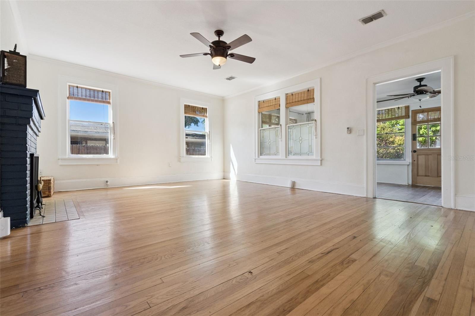 Image 7 of 35 For 518 Shoreview Avenue